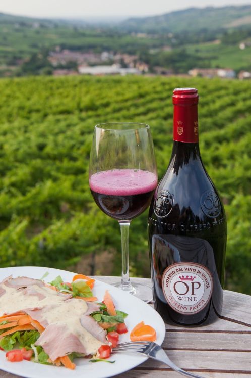 Bottiglia istituzionale e piatto-1